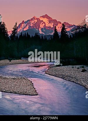 Mt Shuksan et Nooksack River, North Cascade National Parl, North Cascade Mountains, Washington Banque D'Images