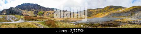 Llyn Cwmorthin, isolée et belle, dans une carrière d'ardoise désutilisée, Blaenau Ffestinog, Gwynedd, pays de Galles du Nord Banque D'Images