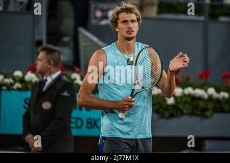 Madrid, Espagne. 07th mai 2022. Madrid, . ALEXANDER ZVEREV (GER) célèbre sa victoire contre Felix Auger-Aliassime (CAN) au jour 8 de l'Open de Madrid 2022. Credit: Matthias Oesterle/Alamy Live News Banque D'Images