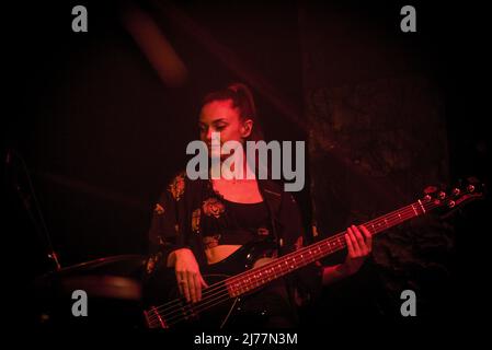 5 mai 2022, Milan, Milan, Italie: Enula, Nom de scène d'Enula Bareggi en concert au club Apollo de Milan. (Credit image: © Pamela Rovaris/Pacific Press via ZUMA Press Wire) Banque D'Images