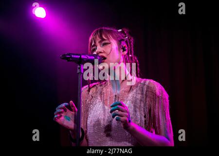 5 mai 2022, Milan, Milan, Italie: Enula, Nom de scène d'Enula Bareggi en concert au club Apollo de Milan. (Credit image: © Pamela Rovaris/Pacific Press via ZUMA Press Wire) Banque D'Images