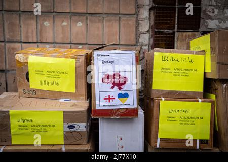 23 avril 2022, Kharkiv, Kharkivs'ka Oblast', Ukraine : les fournitures médicales données par la Géorgie peuvent être vues dans un centre médical à Kharkiv. Malgré les bombardements constants des troupes russes qui encerclent la ville de Kharkiv, les professionnels de la santé ont poursuivi en 24/7 leur travail visant à sauver des vies et à aider les personnes dans le besoin. (Image de crédit : © Alex Chan TSZ Yuk/SOPA Images via ZUMA Press Wire) Banque D'Images