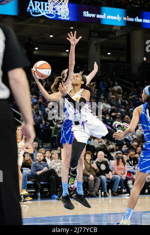 Jordin Canada (21 Los Angeles Sparks) tente une mise à pied pendant le match de basket-ball WNBA entre le Chicago Sky et Los Angeles Sparks le vendredi 6th mai 2022 à Wintrust Arena, Chicago, États-Unis. (PAS D'UTILISATION COMMERCIALE) Shaina Benhiyoun/SPP Banque D'Images