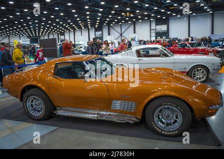 ST. PETERSBURG, RUSSIE - 23 AVRIL 2022 : American Chevrolet Corvette C3 1971 au salon de l'auto Oldtimer Gallery. Centre des expositions d'Expoforum Banque D'Images