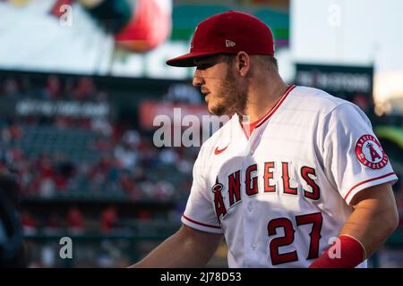 Mike Trout (27), joueur du centre des Anges de Los Angeles lors d'un match de MLB contre les ressortissants de Washington, le vendredi 6 mai 2022, à l'Angel Stadium, À Anahei Banque D'Images