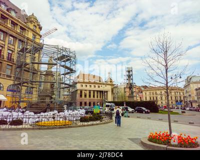 La guerre en Ukraine. La statue de la Vierge Marie est protégée Banque D'Images