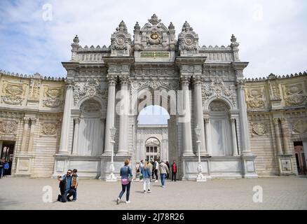 (220507) -- ISTANBUL, 7 mai 2022 (Xinhua) -- visite du palais de Dolmabahce à Istanbul, Turquie, 6 mai 2022. (Xinhua/Shadati) Banque D'Images