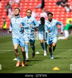 7th mai 2022 ; Bet365 Stadium, Stoke, Staffordshire, Angleterre ; Football de championnat, Stoke City contre Coventry City ; joueurs de Coventry pendant l'échauffement Banque D'Images