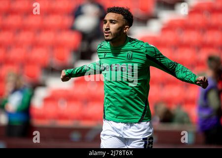 7th mai 2022 ; Bet365 Stadium, Stoke, Staffordshire, Angleterre ; Football de championnat, Stoke City contre Coventry City ; Jacob Brown de Stoke City pendant l'échauffement Banque D'Images