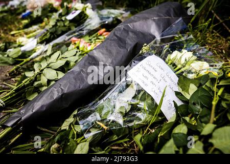 2022-05-07 12:18:43 ALBASSERDAM - fleurs à la ferme de soins de Tro Tardi à Alblasserdam, où une fusillade fatale a eu lieu vendredi. Une fille de 16 ans de Dordrecht et une femme de 34 ans d'Alblasserdam ont été tuées lors de la fusillade. ANP JEFFREY GREENWEG pays-bas - belgique Banque D'Images