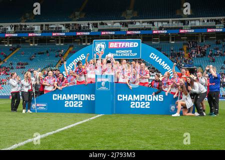 Leeds, Royaume-Uni. 07th mai 2022. Gagnants Saint Helens !!! Lors du match final de la coupe du défi Womens entre St Helens Women et Leeds Rhinos Women à Elland Road, Leeds, Angleterre, le 7 mai 2022. Photo de Simon Hall. Utilisation éditoriale uniquement, licence requise pour une utilisation commerciale. Aucune utilisation dans les Paris, les jeux ou les publications d'un seul club/ligue/joueur. Crédit : UK Sports pics Ltd/Alay Live News Banque D'Images