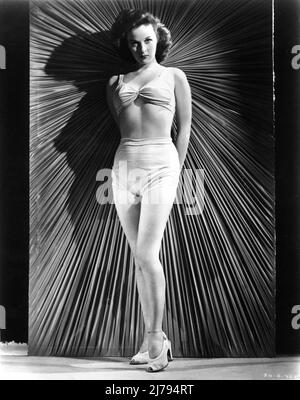 SUSAN HAYWARD 1947 portrait en maillot de bain publicité pour RKO radio Pictures Banque D'Images