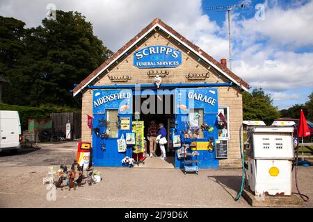 Scripps garage dans le village fictif d'Aidensfield dans la série TV Heartbeat . Goathland, North Yorkshire, Angleterre, Royaume-Uni Banque D'Images