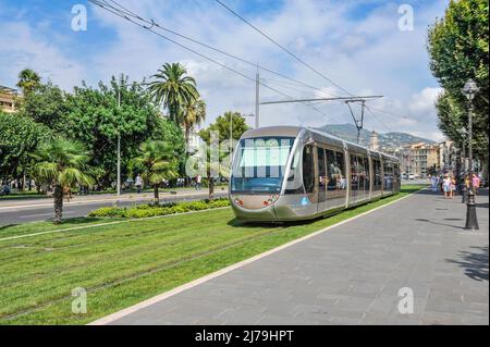 Nizza, moderne Straßenbahn Linie 1, BD Jean Jaures // Nice, ligne de tramway moderne 1, BD Jean Jaures Banque D'Images