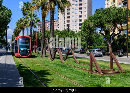 Nizza, moderne Straßenbahn, Linie 2, BD Paul Montel, Philippe Ramette, Eloge du placement, 2018 // Nice, tramway moderne, ligne 2, BD Paul Montel, Phi Banque D'Images