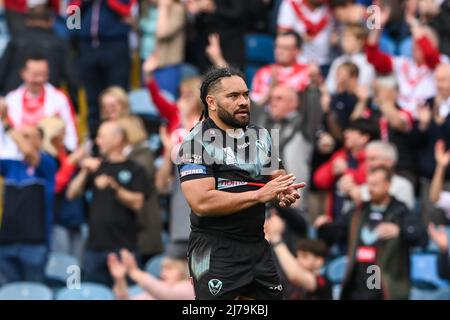 Un abattu Konrad Hurrell (23) de St Helens applaudit les fans après le match dans , le 5/7/2022. (Photo de Craig Thomas/News Images/Sipa USA) Banque D'Images