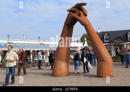 GRETNA GREEN, GRANDE-BRETAGNE - 13 SEPTEMBRE 2014 : il s'agit de la Grande danse (sculpture de Ray Lonsdale) dans un village écossais à la frontière avec l'Angleterre Banque D'Images