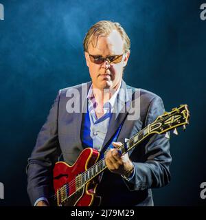 Joe Bonamassa à propos des chants et de la guitare Banque D'Images