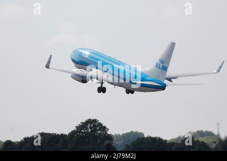 2022-05-07 16:19:07 ROTTERDAM - avion décollage de Rotterdam l'aéroport de la Haye. L'aéroport de Schiphol s'attend à être en mesure d'éviter les problèmes dus à la foule à l'aéroport en déplaçant, entre autres, six vols au départ vers l'aéroport de Rotterdam la Haye. ANP bas CZERWINSKIA pays-bas OUT - belgique OUT Banque D'Images