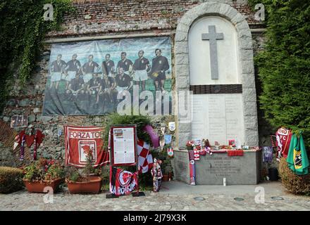 Superga, TO, Italie - 26 août 2015 : Mémorial aux victimes avec souvenir et photos de l'équipe italienne de football sportif appelée GRANDE TORINO place of Banque D'Images