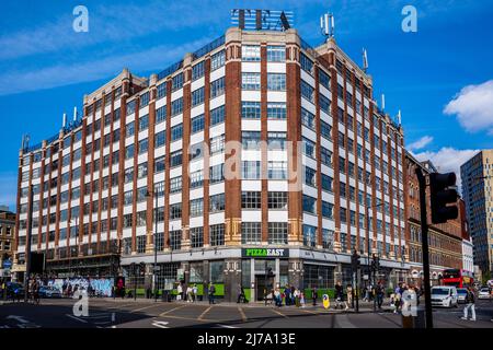 Shoreditch London The Tea Building, situé au 56 Shoreditch High St., a ouvert ses portes en 1933 en tant qu'usine de Liptons Tea, aujourd'hui un centre pour les industries de la technologie et de la création. Banque D'Images