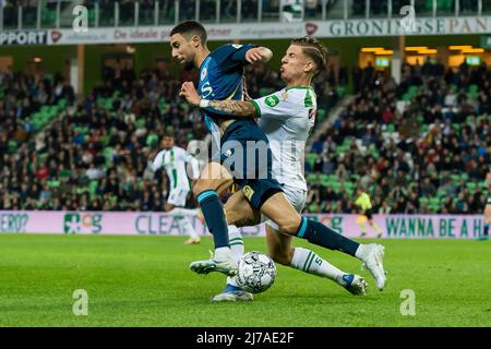 GRONINGEN - (lr)Younes Namli de Sparta Rotterdam, Tomas Suslov du FC Groningen lors du match néerlandais Eredivisie entre le FC Groningen et Sparta Rotterdam au stade Euroborg, le 7 mai 2022 à Groningen, pays-Bas. ANP COR LASKER Banque D'Images