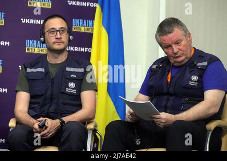 KIEV, UKRAINE - 7 MAI 2022 - le Dr Jarno Habicht, représentant DE L'OMS/chef du bureau national, et le directeur exécutif du Programme DES urgences sanitaires DE L'OMS Banque D'Images