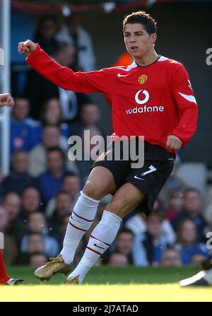 PORTSMOUTH V MAN UTD 30-10-04 RONALDO PIC MIKE WALKER, 2004 Banque D'Images