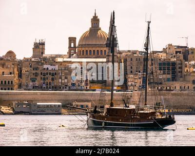 La vue de la basilique notre-Dame du Mont Carmel vue de Sliema, Malte Banque D'Images