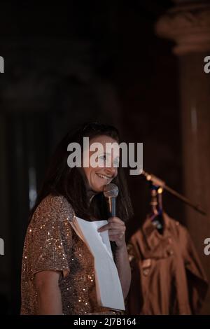 Belfast, Irlande du Nord. 7th mai 2022 le comédien Lucy porter, a joué l'église St Joseph, Belfast dans le cadre du Festival des arts du quartier de la cathédrale 2022 crédit: Bonzo/Alay Live News Banque D'Images