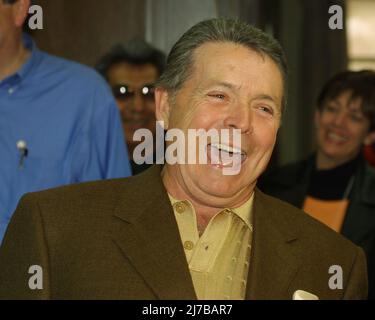 Mickey Gilley, chanteur et acteur de campagne, 86 plus connu pour avoir lancé le mouvement des cow-boys urbains dans la musique country est décédé le samedi 7 mai 2022 à Branson, Missouri. Banque D'Images