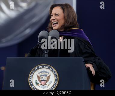 Le vice-président Kamala Harris prononce le discours de commencement de la cérémonie de remise des diplômes de l’université d’État du Tennessee, à Nashville, Tennessee, le 7 mai 2022. (Photo par Alan Poizner/Sipa USA)Credit: Alan Poizner / Pool via CNP /MediaPunch Banque D'Images