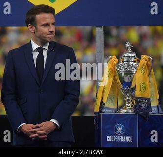 Président français Emmanuel Macron lors de la coupe française, match final entre l'OGC Nice et le FC Nantes le 7 mai 2022 à Paris, France. Photo de Christian Liewig/ABACAPRESS.COM Banque D'Images