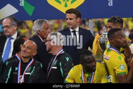 Président français Emmanuel Macron lors de la coupe française, match final entre l'OGC Nice et le FC Nantes le 7 mai 2022 à Paris, France. Photo de Christian Liewig/ABACAPRESS.COM Banque D'Images