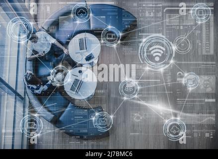 Technologie numérique écran virtuel et communication sans fil se connectant par dessus vue de dessus de la jeune femme d'affaires asiatique et d'homme d'affaires dans les offi modernes Banque D'Images