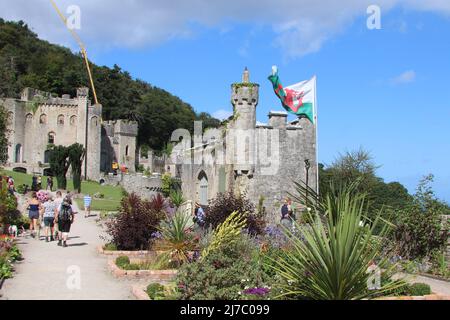 Le château de Gwrych est une maison de campagne classée de classe 1 datant du 19th siècle, près d'Abergele, dans l'arrondissement du comté de Conwy, au nord du pays de Galles Banque D'Images