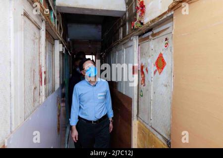 Hong Kong. 08th mai 2022. John Lee visite Yau Ma Tei de Hong Kong, Chine du Sud, le 24 avril 2022. John Lee a été élu dimanche au poste de directeur général désigné pour le sixième mandat de la région administrative spéciale de Hong Kong (HKSAR). (Xinhua) Credit: Xinhua/Alay Live News Banque D'Images