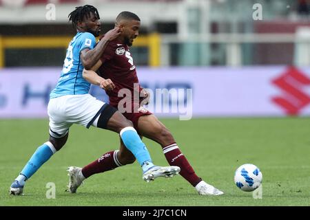 Olimpico Grande Torino, Turin, Italie, 07 mai 2022, Gleison Bremer (Torino FC) est contesté par Andre-Frank Zambo Anguissa (SSC Napoli) pendant Torin Banque D'Images