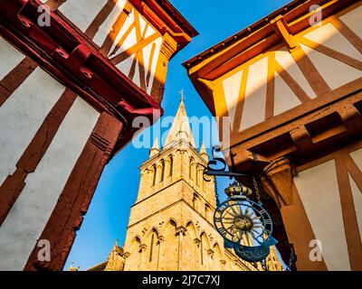 Vue imprenable sur la basilique Saint-Pierre dans le centre historique de vannes, ville côtière du département du Morbihan, Bretagne, France Banque D'Images