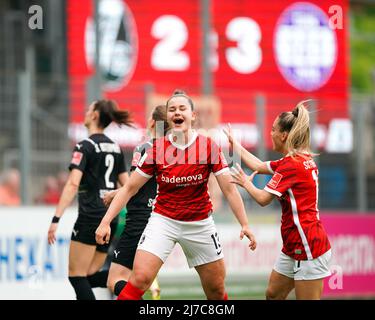 Svenja Foelmli (13 Fribourg) célèbre son but en 1. Match de football Frauen-Bundesliga entre SC Freiburg et SGS Essen à Dreisamstadion à Fribourg, en Allemagne. Daniela Porcelli/SPP Banque D'Images