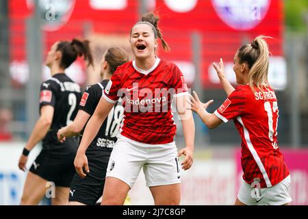 Svenja Foelmli (13 Fribourg) célèbre son but en 1. Match de football Frauen-Bundesliga entre SC Freiburg et SGS Essen à Dreisamstadion à Fribourg, en Allemagne. Daniela Porcelli/SPP Banque D'Images