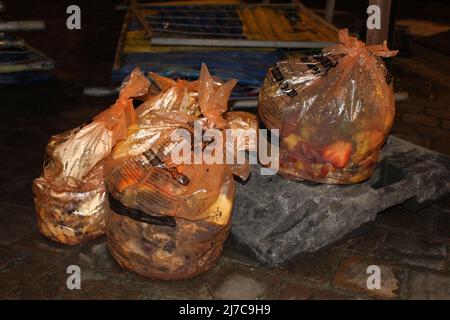 Sacs de compost mis à la collecte, Ixelles, Bruxelles Banque D'Images