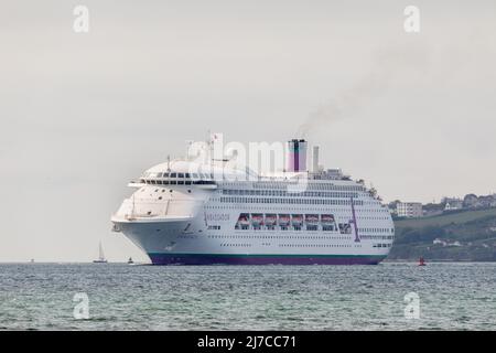 Cobh, Cork, Irlande. 08th mai 2022. L'ambiance du bateau de croisière s'élance dans le port après Crosshaven alors qu'elle se rend à Cobh, Co. Cork, Irlande. - Crédit; David Creedon / Alamy Live News Banque D'Images