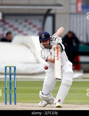 8th mai 2022 ; Emirates Old Trafford, Manchester, Lancashire, Angleterre ; Championnat du comté de cricket, Lancashire versus Warwickshire, jour 4; Dom Sibley de Warwickshire Banque D'Images