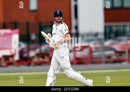 8th mai 2022 ; Emirates Old Trafford, Manchester, Lancashire, Angleterre ; Championnat du comté de cricket, Lancashire versus Warwickshire, jour 4; Dom Sibley de Warwickshire Banque D'Images