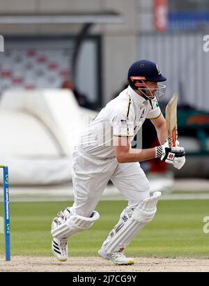 8th mai 2022 ; Emirates Old Trafford, Manchester, Lancashire, Angleterre ; Championnat du comté de cricket, Lancashire versus Warwickshire, jour 4; Dom Sibley de Warwickshire Banque D'Images