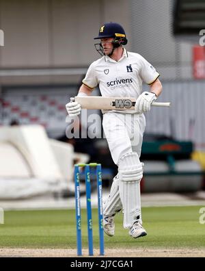 8th mai 2022 ; Emirates Old Trafford, Manchester, Lancashire, Angleterre ; Championnat du comté de cricket, Lancashire versus Warwickshire, jour 4; Rob Yates de Warwickshire Banque D'Images