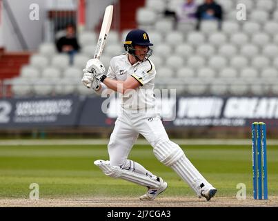 8th mai 2022 ; Emirates Old Trafford, Manchester, Lancashire, Angleterre ; County Championship Cricket, Lancashire versus Warwickshire, jour 4 ; Rob Yates de Warwickshire au bat Banque D'Images