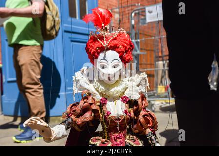 Covent Garden, Londres, Royaume-Uni. 8th mai 2022. Le Covent Garden May Fayre & Puppet Festival, célèbre MR Punch, c'est le 360th anniversaire du spectacle Punch & Judy vu par Samuel Peppys en mai 1662. Crédit : Matthew Chattle/Alay Live News Banque D'Images