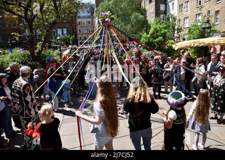 Covent Garden, Londres, Royaume-Uni. 8th mai 2022. Le Covent Garden May Fayre & Puppet Festival, célèbre MR Punch, c'est le 360th anniversaire du spectacle Punch & Judy vu par Samuel Peppys en mai 1662. Crédit : Matthew Chattle/Alay Live News Banque D'Images